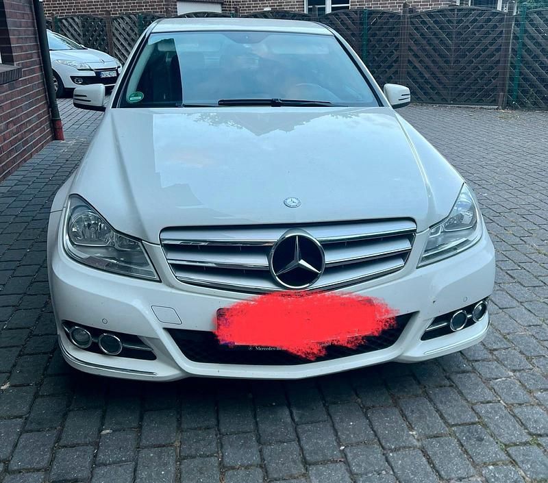 Weiß Gebraucht 2012 Mercedes C220 Limousine | 6.200 € (Fairer Preis) - Bild 1/4