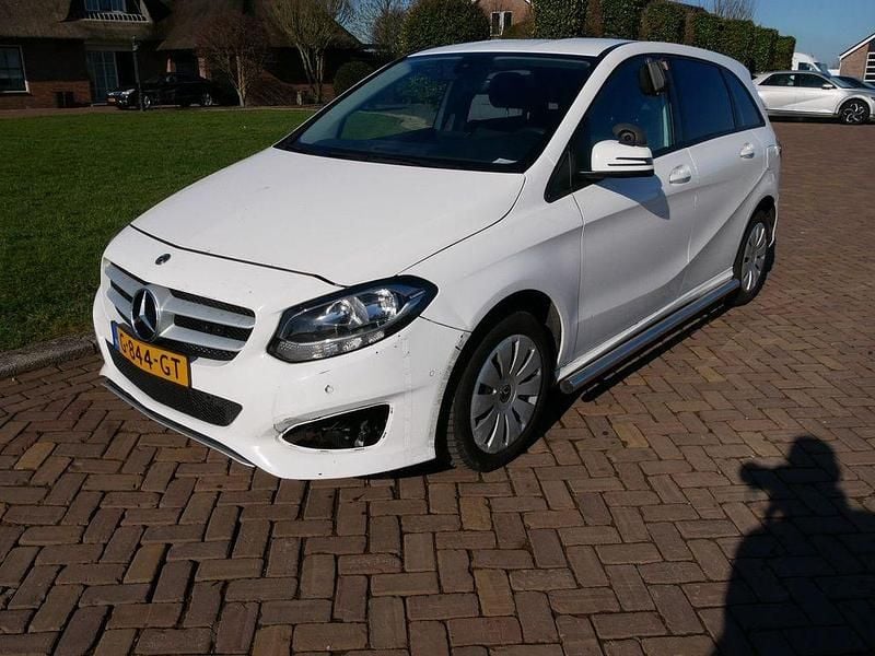 Gebraucht Mercedes B220 Ambition 170 PS (125 kW) 2020 Weiß Van / Kleinbus