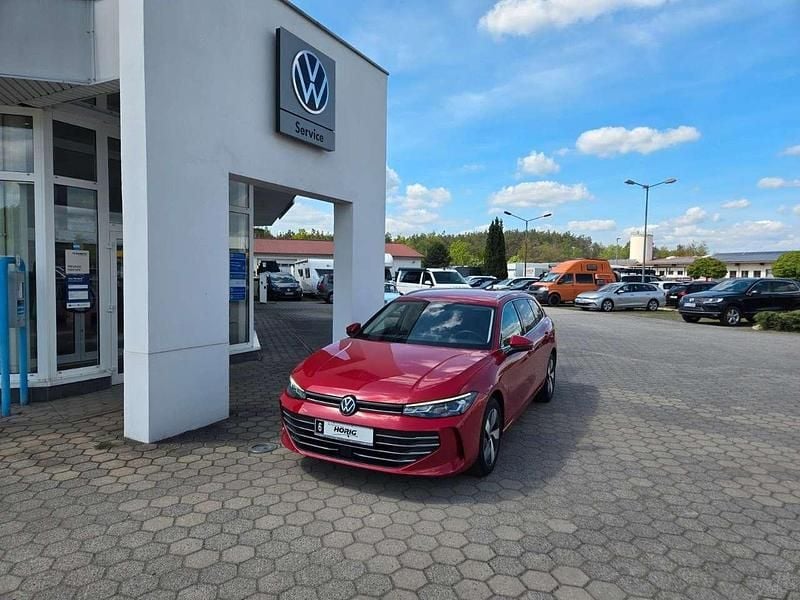 Gebraucht VW Passat 150 PS (110 kW) 2025 Rot Kombi