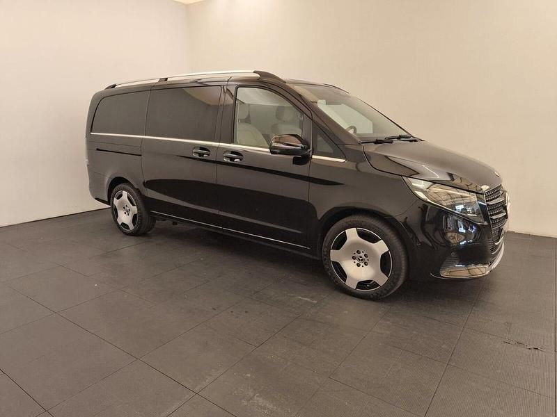 Gebraucht Mercedes V300 237 PS (174 kW) 2025 Obsidianschwarz metallic Van / Kleinbus