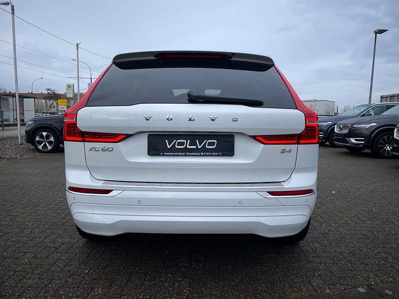 Gebraucht Volvo XC60 197 PS (144 kW) 2022 Weiß SUV