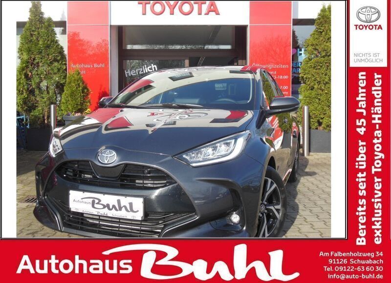 Grau Neu 2024 Toyota Yaris Hybrid Team Limousine | 23.998 € (Guter Preis) - Bild 1/1