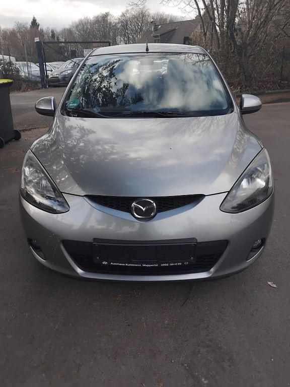 Grau Gebraucht 2010 Mazda 2 Limousine | 2.500 € (Fairer Preis) - Bild 1/4
