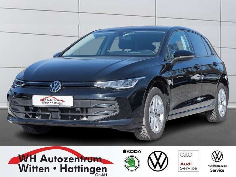 Grenadillschwarz metallic Gebraucht 2024 VW Golf VIII Life Limousine | 25.925 € (Fairer Preis) - Bild 1/4