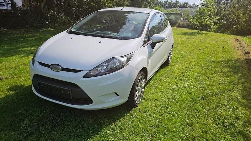 Gebraucht Ford Fiesta 60 PS (44 kW) 2009 Weiß Limousine
