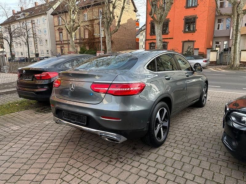 Gebraucht Mercedes GLC250 211 PS (155 kW) 2017 Selenitgrau (metallic) Coupé