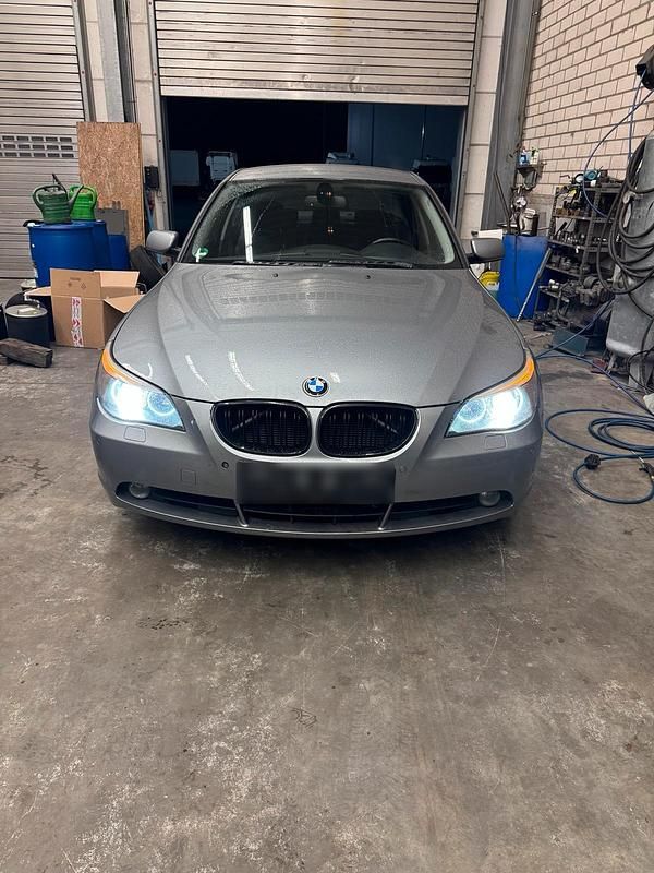 Gebraucht BMW 530 258 PS (189 kW) 2005 Silber Limousine