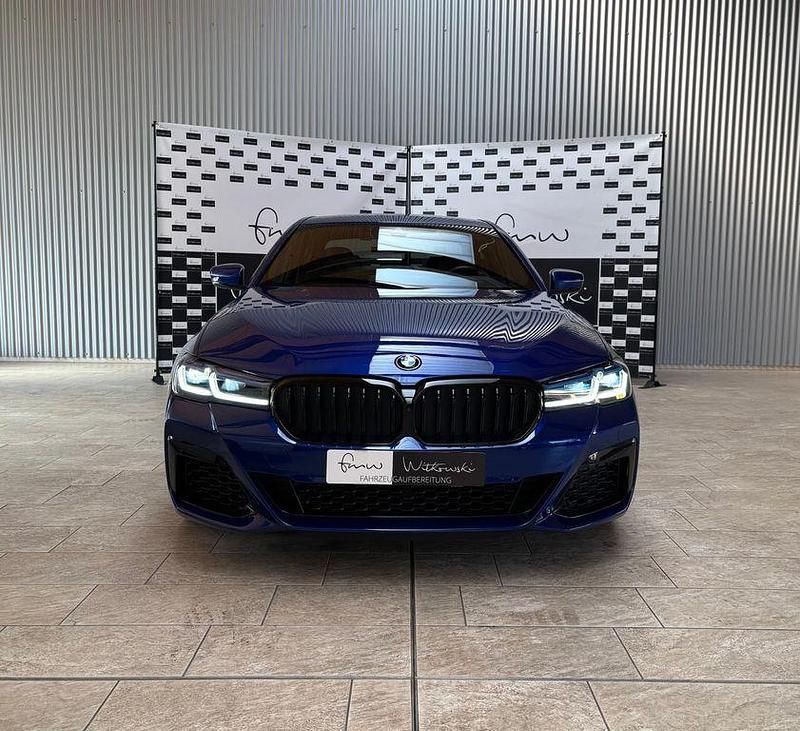 Blau Gebraucht 2021 BMW M550 Performance Limousine | 65.999 € - Bild 1/4