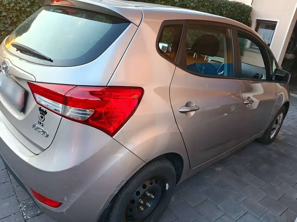 Gebraucht Hyundai ix20 Classic 90 PS (66 kW) 2017 Gold Kleinwagen