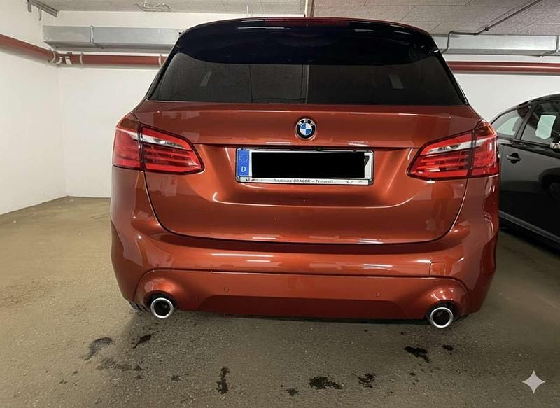 Gebraucht BMW 220 Advantage 192 PS (141 kW) 2020 Orange Van / Kleinbus