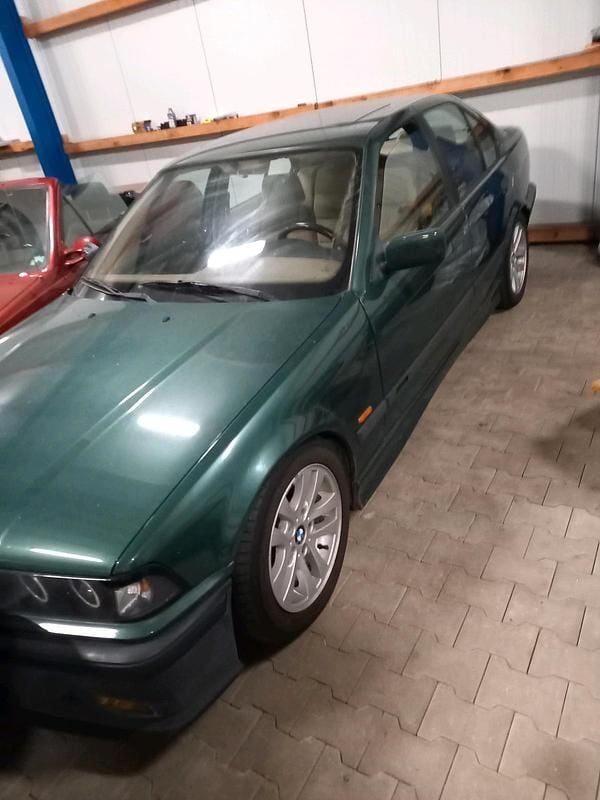 Gebraucht BMW 320 150 PS (110 kW) 1997 Grün Limousine