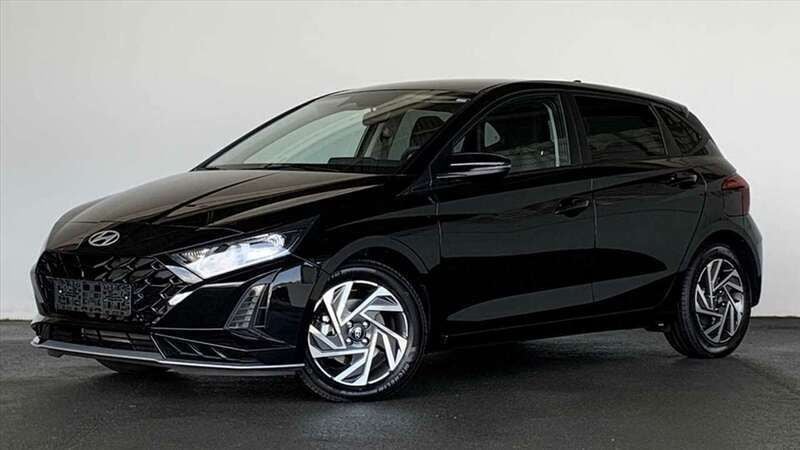Schwarz Neu 2024 Hyundai i20 Kleinwagen | 20.470 € (Superpreis) - Bild 1/4