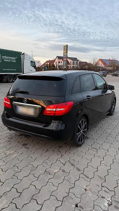 Gebraucht Mercedes B200 Sport 156 PS (114 kW) 2012 Schwarz Van / Kleinbus