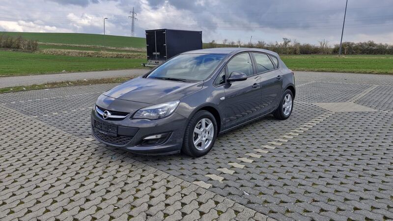 Grau Gebraucht 2015 Opel Astra Edition Limousine | 8.990 € (Fairer Preis) - Bild 1/4