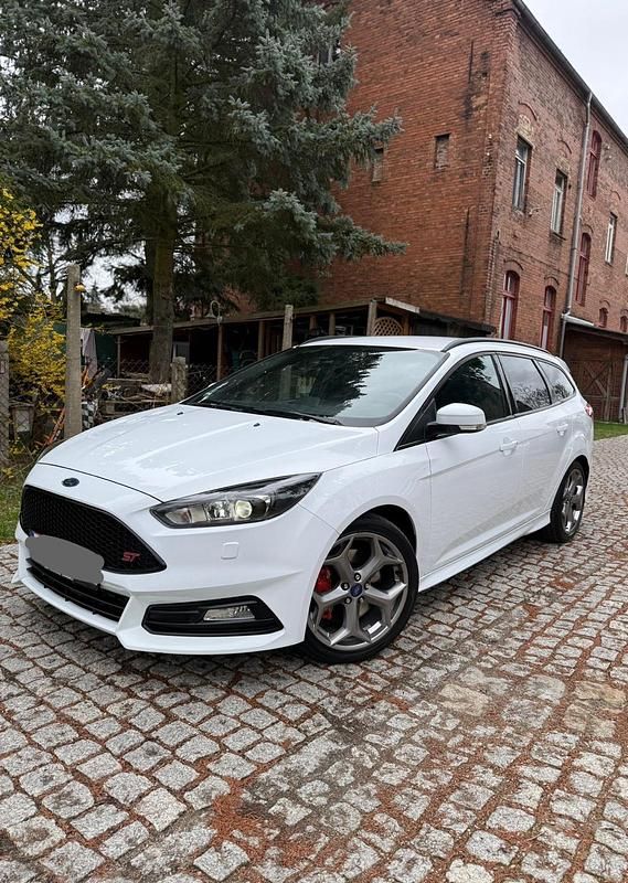 Usata Ford Focus ST 185 CV (136 kW) 2016 Bianco Station wagon