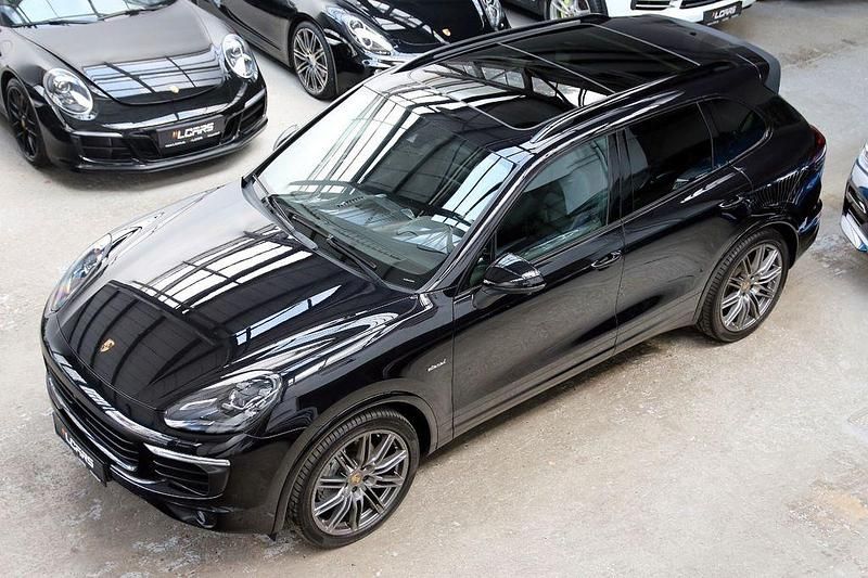 Schwarz Gebraucht 2017 Porsche Cayenne SUV | 35.490 € (Etwas zu teuer) - Bild 1/4