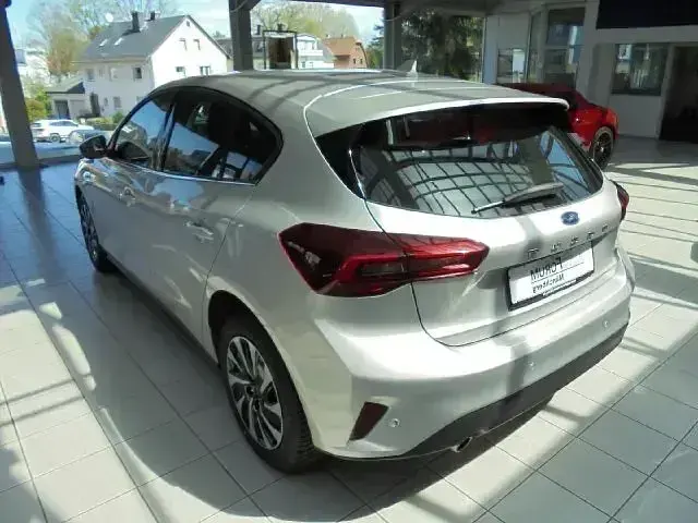 Używany Ford Focus Titanium 125 KM (91 kW) 2025 Srebrny Sedan/Limuzyna