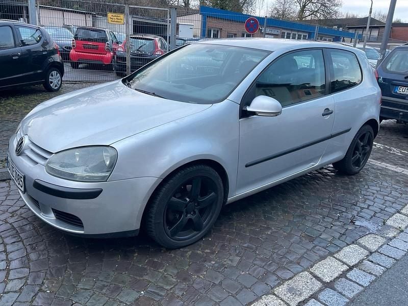 Silber Gebraucht 2003 VW Golf V Kleinwagen | 1.900 € (Fairer Preis) - Bild 1/4