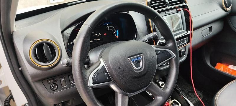 Gebraucht Dacia Spring Comfort Plus 33 kW (45 PS) 2022 Weiß Kleinwagen