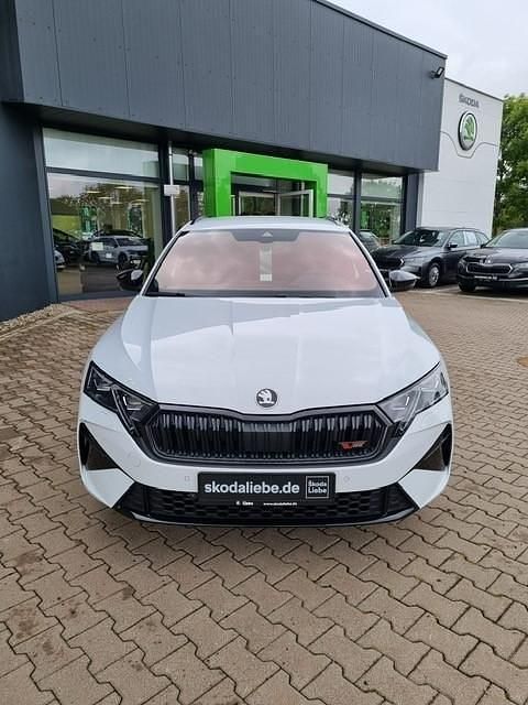 Moonweiß perleffekt Gebraucht 2025 Skoda Octavia RS Kombi | 39.645 € (Guter Preis) - Bild 1/4