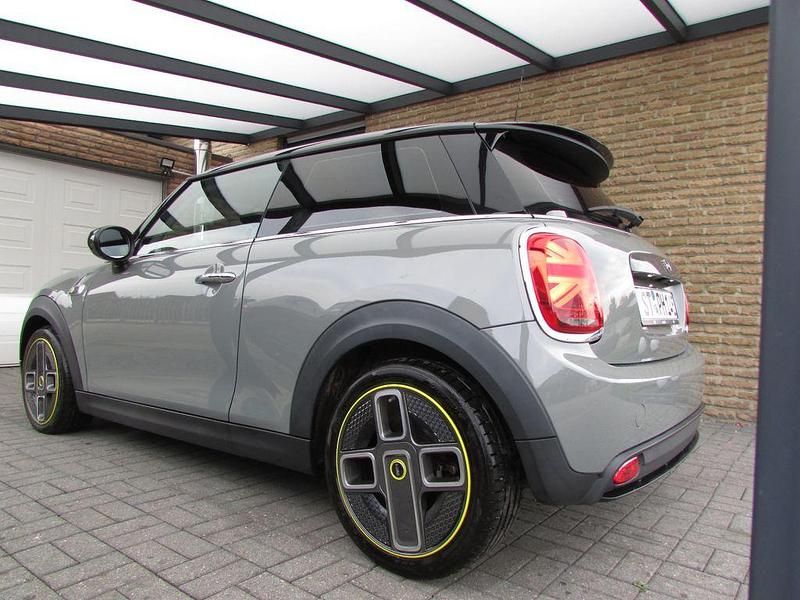 Grau Gebraucht 2021 Mini Cooper SE Classic Kleinwagen | 15.900 € (Fairer Preis) - Bild 1/4