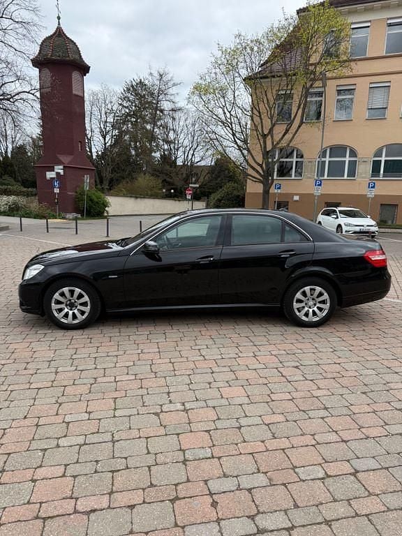 Gebraucht Mercedes E220 170 PS (125 kW) 2010 Schwarz Limousine