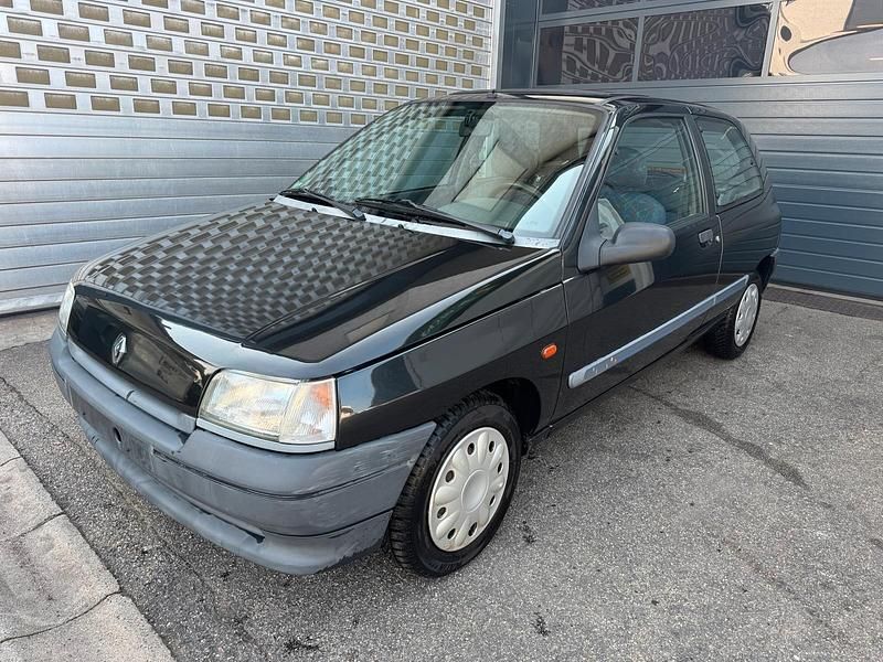 Gebraucht Renault Clio 54 PS (39 kW) 1995 Grau Kleinwagen
