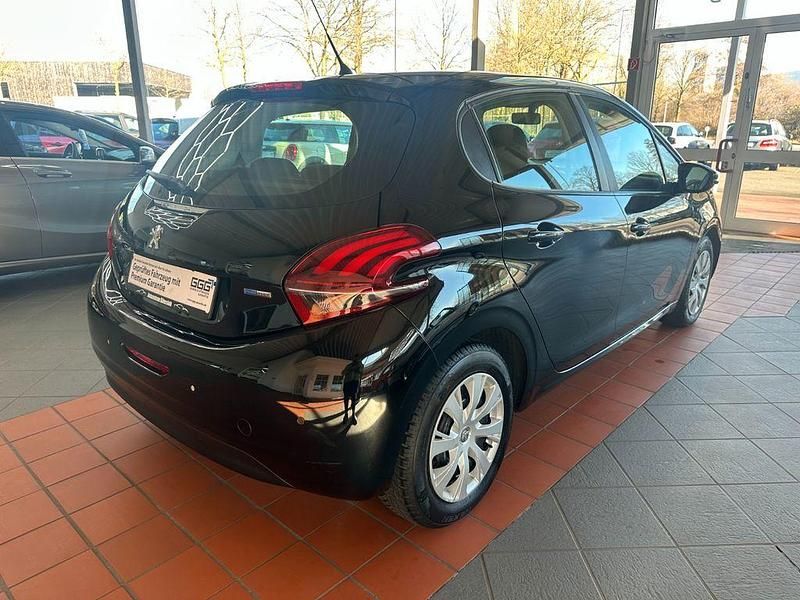 Gebraucht Peugeot 208 Active 68 PS (50 kW) 2017 Schwarz Kleinwagen
