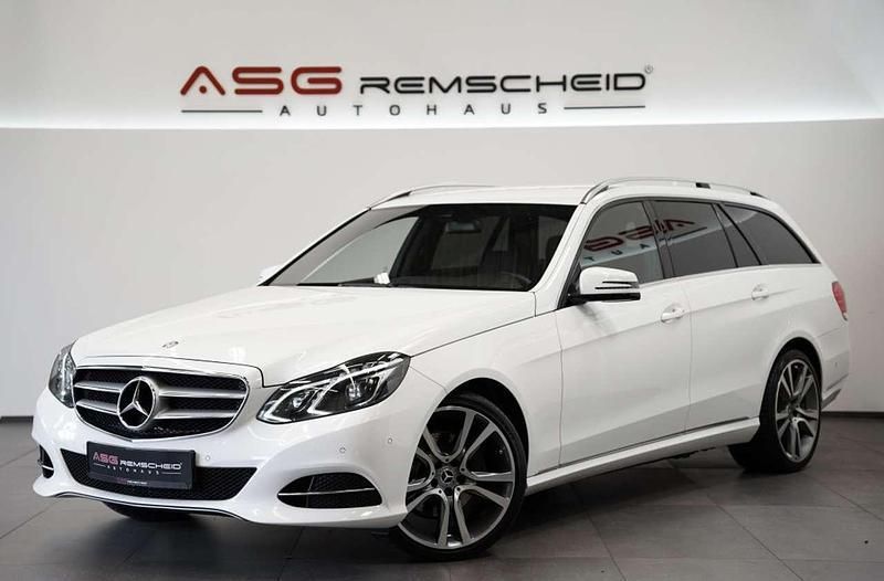 Weiß Gebraucht 2013 Mercedes E200 Sport Kombi | 12.900 € - Bild 1/4