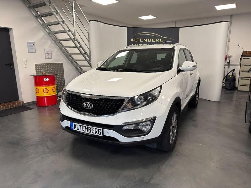 Weiß Gebraucht 2016 Kia Sportage DREAM-TEAM Edition SUV | 11.490 € (Fairer Preis) - Bild 1/4