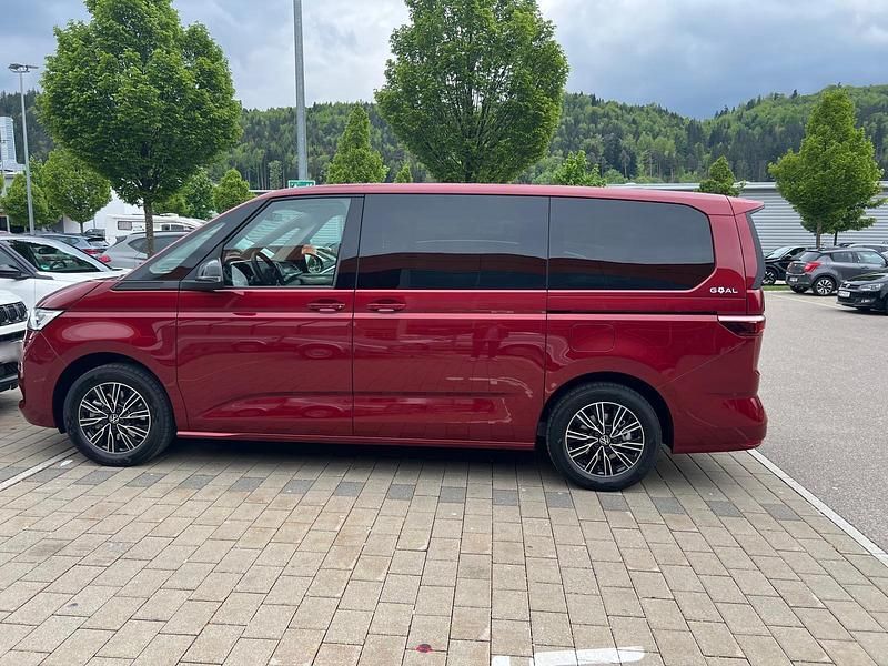 Gebraucht VW Multivan 204 PS (150 kW) 2025 Rot Van