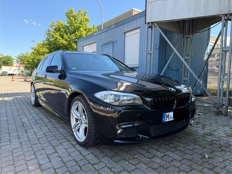 Schwarz Gebraucht 2011 BMW 530 M Sport Kombi | 17.999 € - Bild 1/4