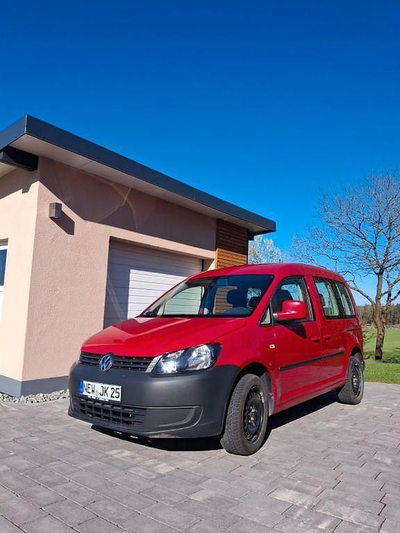 Second-hand VW Caddy 86 CP (63 kW) 2013 Roșu Monovolum