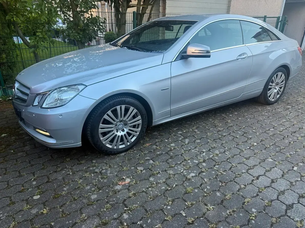 Gebraucht Mercedes E200 184 PS (135 kW) 2012 Silber Coupé