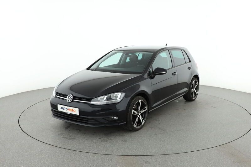 Schwarz Gebraucht 2018 VW Golf VII Trendline Limousine | 13.150 € (Fairer Preis) - Bild 1/4