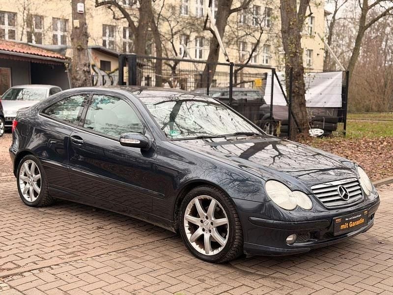 Gebraucht Mercedes C180 143 PS (105 kW) 2004 Blau Coupé
