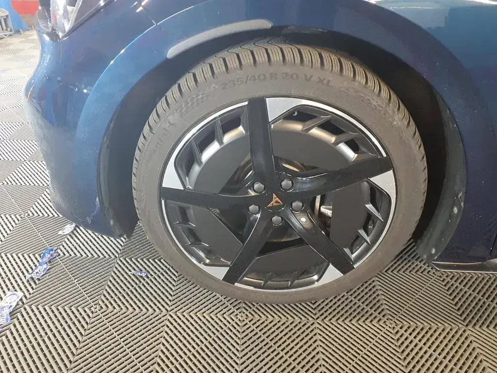 Second-hand Cupra Born 169 kW (231 CP) 2025 Albastru Hatchback