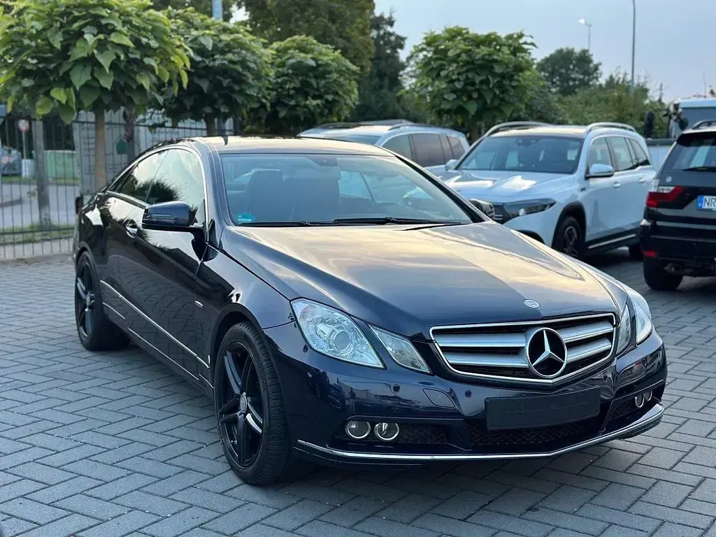 Gebraucht Mercedes E350 265 PS (194 kW) 2011 Blau Coupé