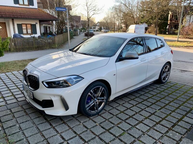Weiß Gebraucht 2023 BMW M135 Performance Kleinwagen | 36.000 € (Guter Preis) - Bild 1/4
