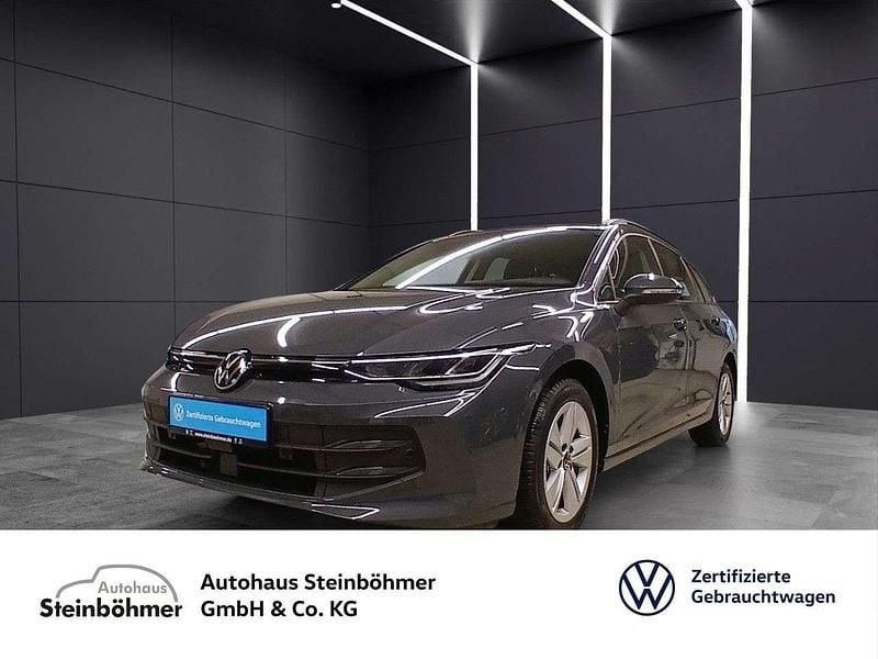 Delfingrau (grau) Gebraucht 2024 VW Golf VIII Life Kombi | 28.435 € (Fairer Preis) - Bild 1/4