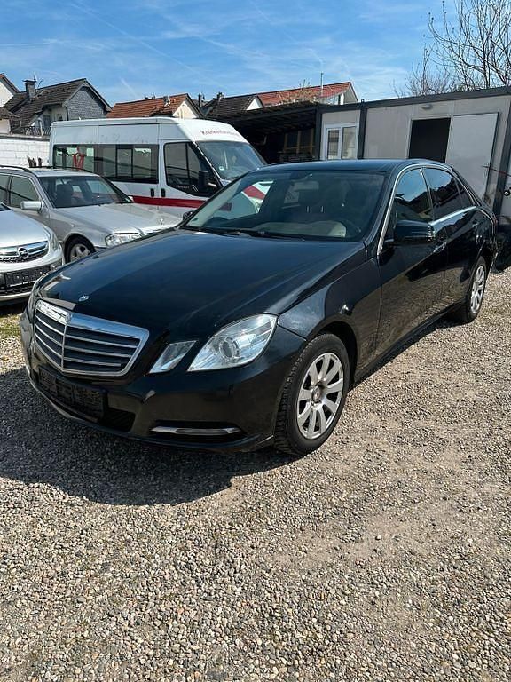 Gebraucht Mercedes E200 136 PS (100 kW) 2011 Schwarz Limousine
