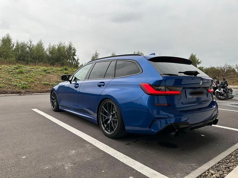 Gebraucht BMW 330 Performance 265 PS (194 kW) 2020 Blau Kombi