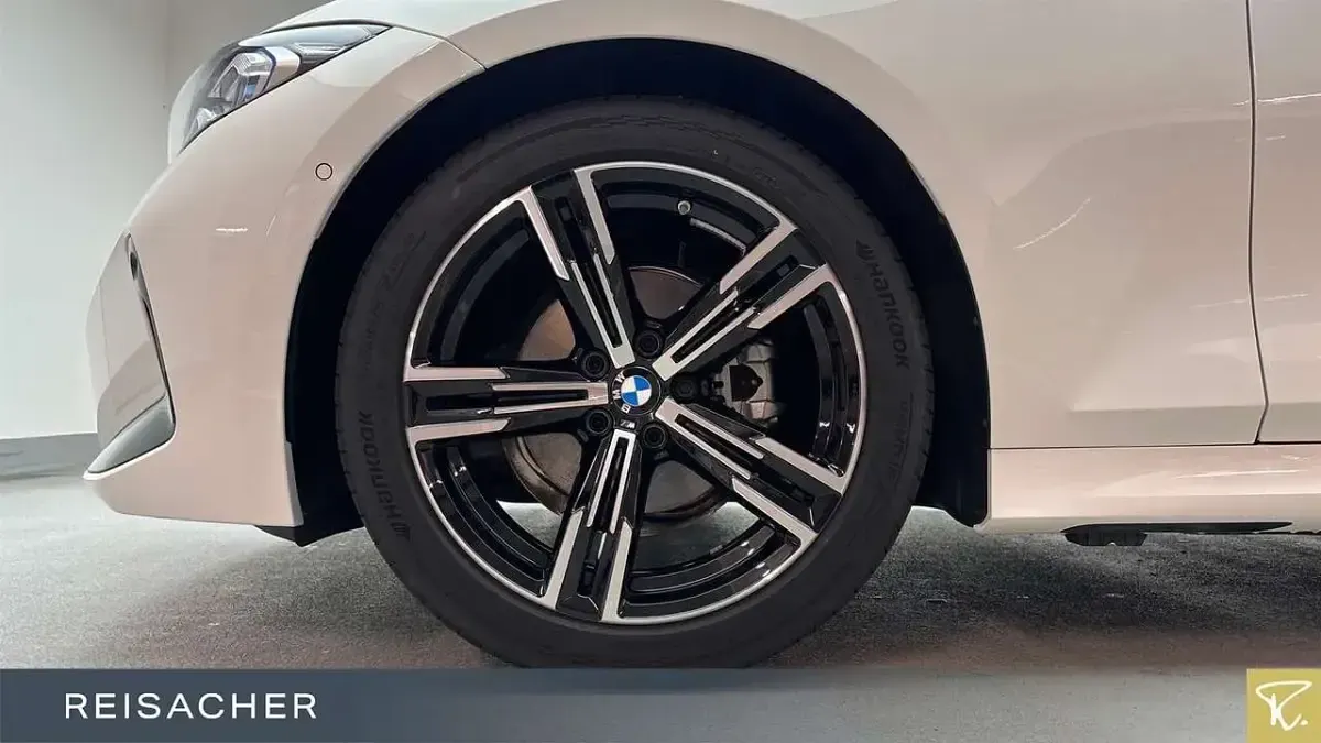 Gebraucht BMW 318 M Sport 156 PS (114 kW) 2025 Alpinweiß uni Kombi