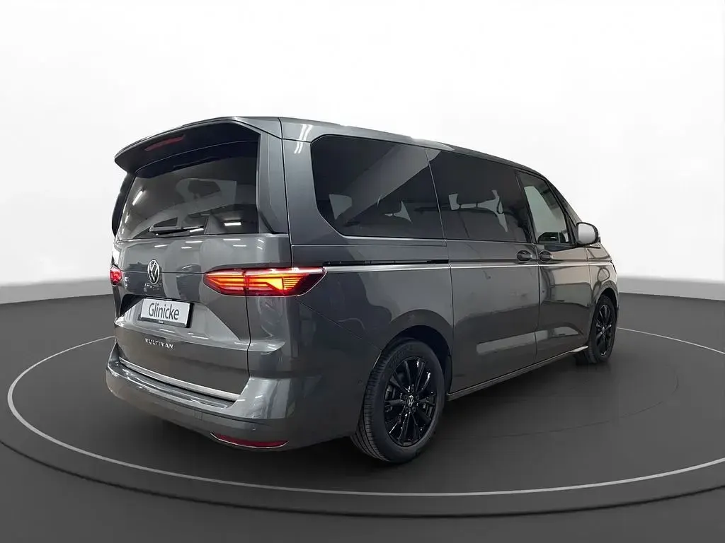 Gebraucht VW Multivan Style 150 PS (110 kW) 2024 Grau Van / Kleinbus