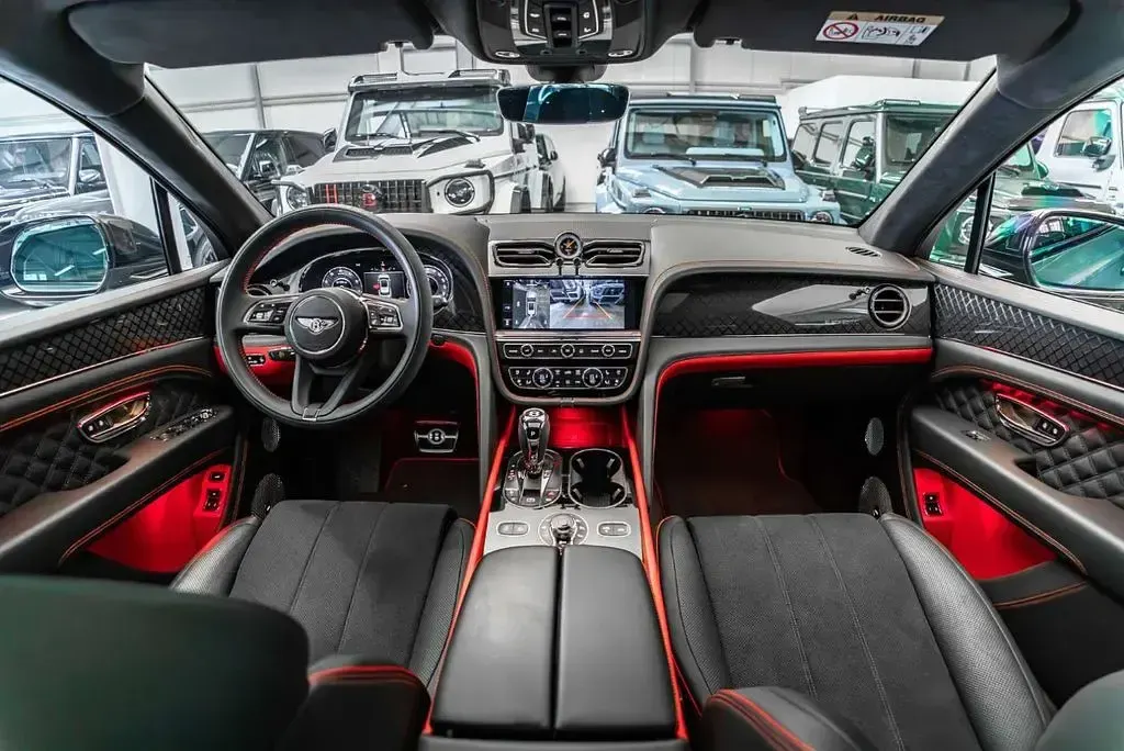 Gebraucht Bentley Bentayga 551 PS (405 kW) 2025 Grau SUV