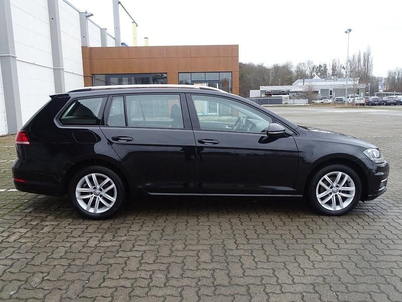 Gebraucht VW Golf VII 150 PS (110 kW) 2020 Deep black pearl Kombi