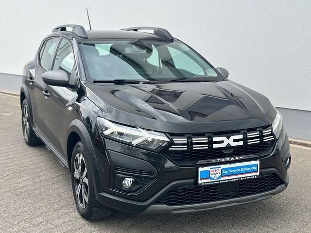 Schwarz Gebraucht 2023 Dacia Sandero Expression Kleinwagen | 16.279 € (Fairer Preis) - Bild 1/4