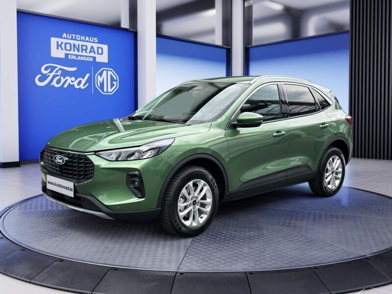 Bursting green metallic Neu 2025 Ford Kuga Titanium SUV | 33.890 € (Superpreis) - Bild 1/4