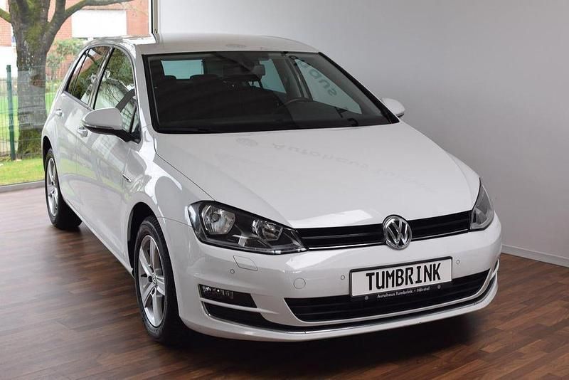 Gebraucht VW Golf VII LOUNGE 110 PS (80 kW) 2015 Pure white Limousine