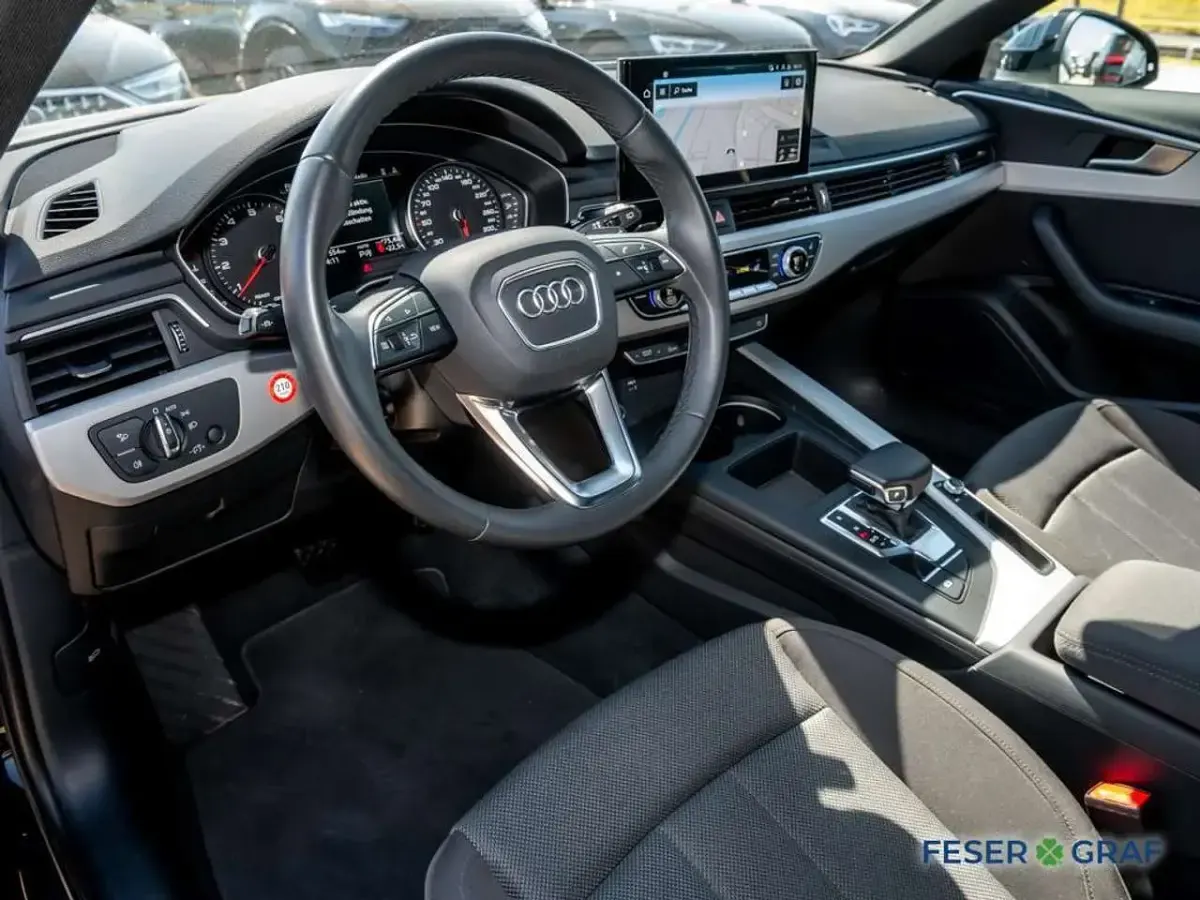 Używany Audi A4 Ambiente 204 KM (150 kW) 2022 Czarny Kombi
